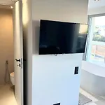 2 Bedrooms 2 Baths 2 Wcs Terrasse Juan Les Pins * Antibes